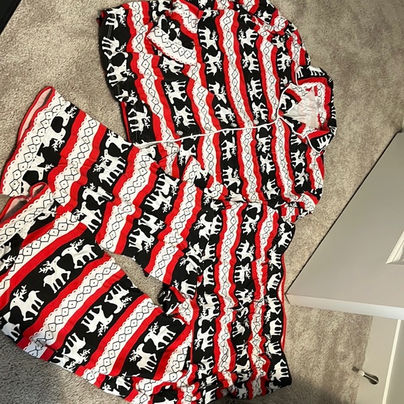 Women’s Christmas PJs. Like new condition - Picture 1 of 4